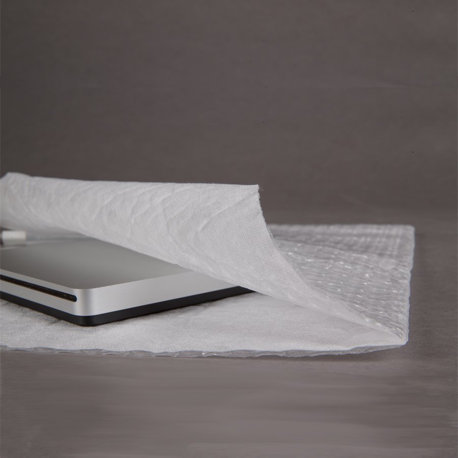 Die Kombination aus Luftpolsterfolie und Vlies macht den Beutel besonders robust und reifest