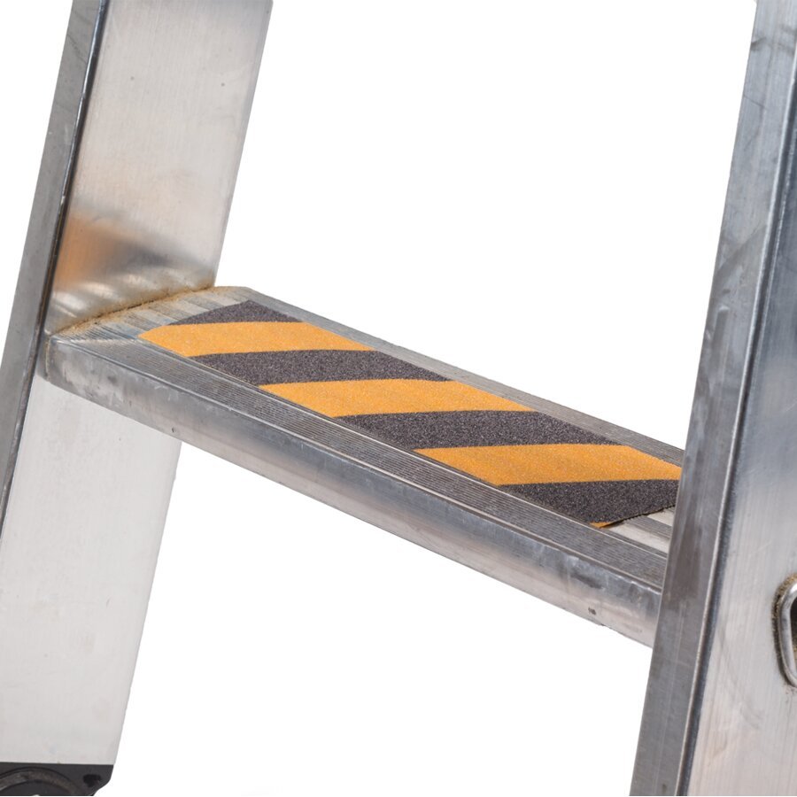 Leitern, Treppen, Laderampen und Aufgänge. Leitern, Treppen, Laderampen und Aufgänge.