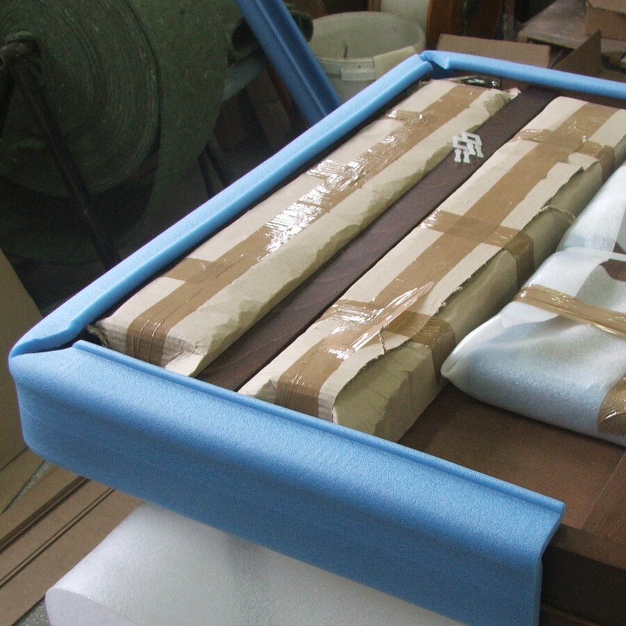 Durch Einschneiden ist der Schaumstoff-Strang auch fr eckige Objekte geeignet