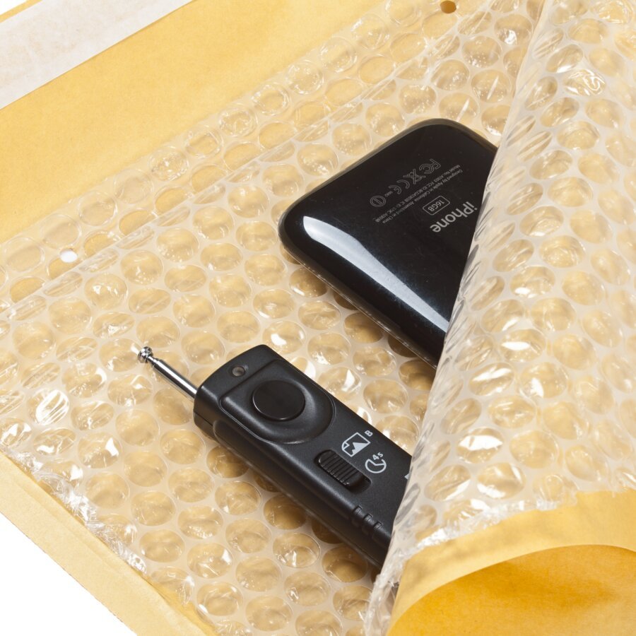 Die stoßdämpfende Luftpolsterfolie auf beiden Innenseiten schützt vor Schäden durch Stöße oder Kratzer Die stoßdämpfende Luftpolsterfolie auf beiden Innenseiten schützt vor Schäden durch Stöße oder Kratzer