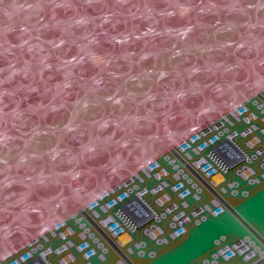 Der Luftpolsterschlauch schützt elektronische Bauteile vor elektrostatischer Aufladung Der Luftpolsterschlauch schützt elektronische Bauteile vor elektrostatischer Aufladung