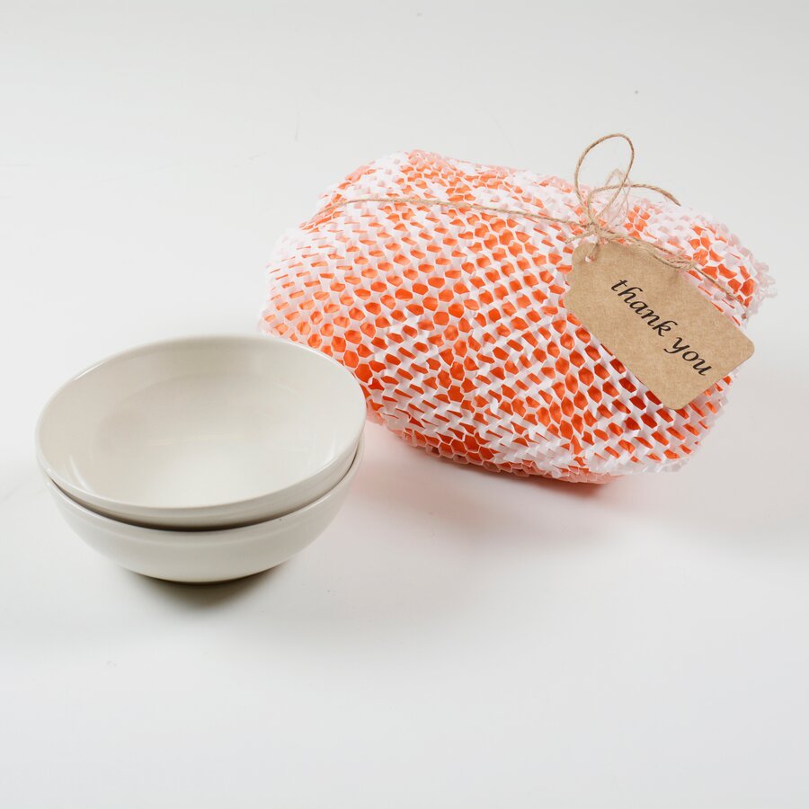 Durch das weie Waben-Kraftpapier wirkt die Verpackung besonders edel