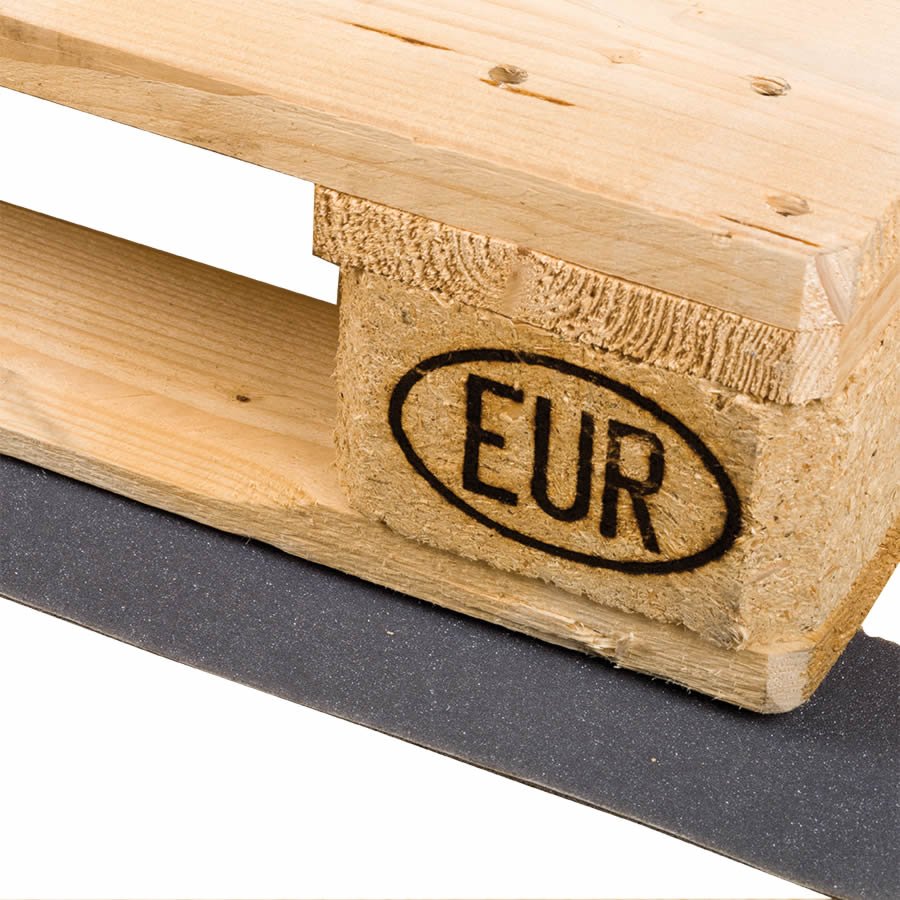 Unter den Kufen sichert die Matte die Palette beim Transport und hlt sie an Ort und Stelle