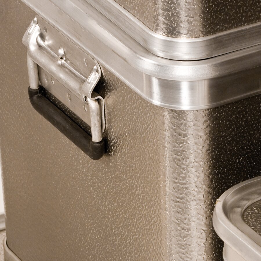 ber die kunststoffummantelten Tragegriffe lassen sich die Aluboxen bequem transportieren