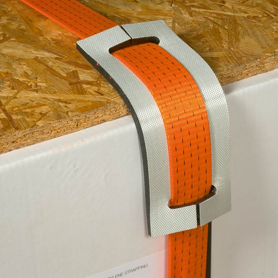 Der flexible Bandschoner schtzt Zurrgurt und Packgut gleichermaen vor Beschdigungen