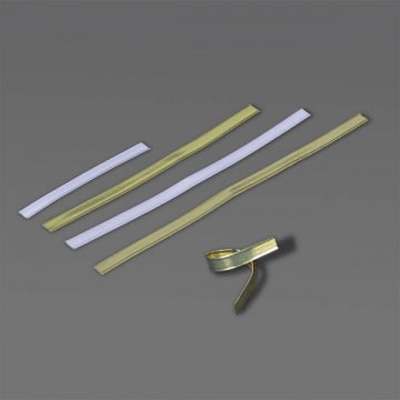 Die praktischen Clipbänder sind mit unterschiedlichen Längen sowie in den Farben Weiß und Gold erhältlich