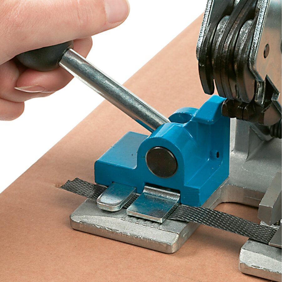 Band vorne festklemmen...