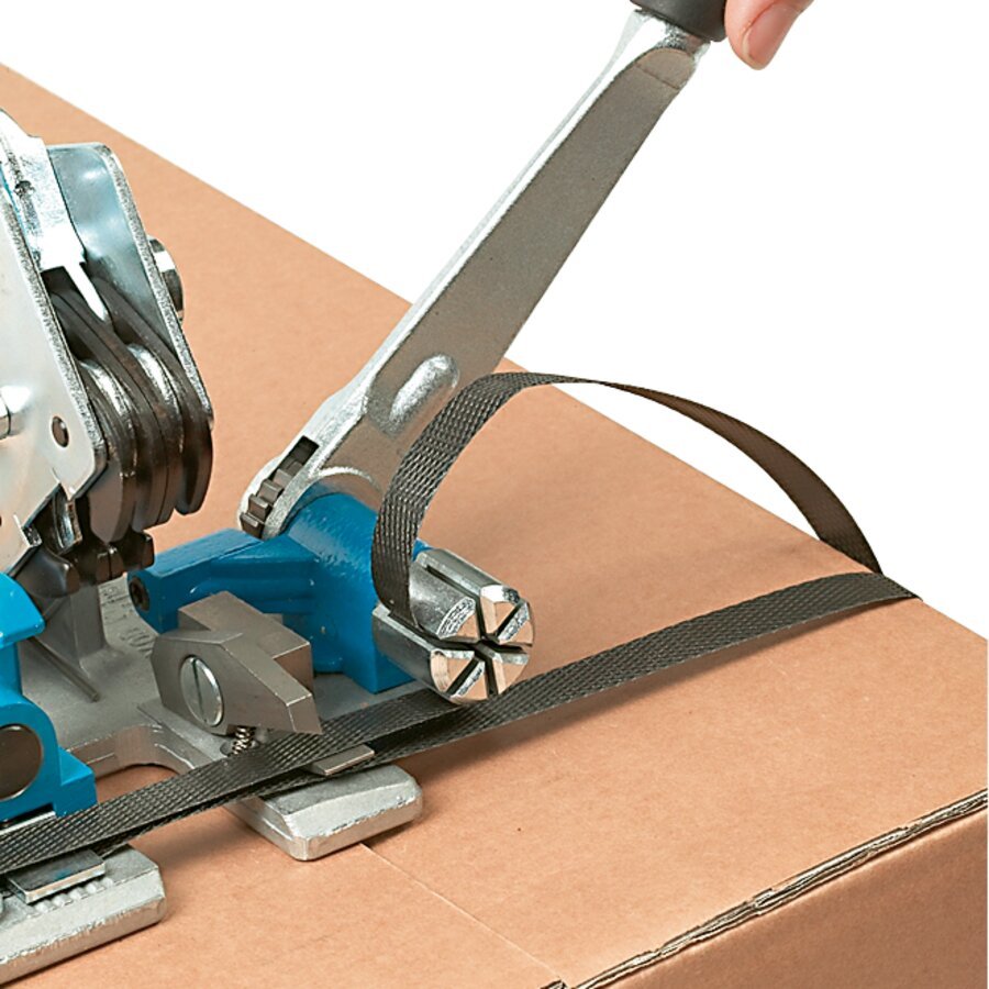 ... Umreifungsband spannen...