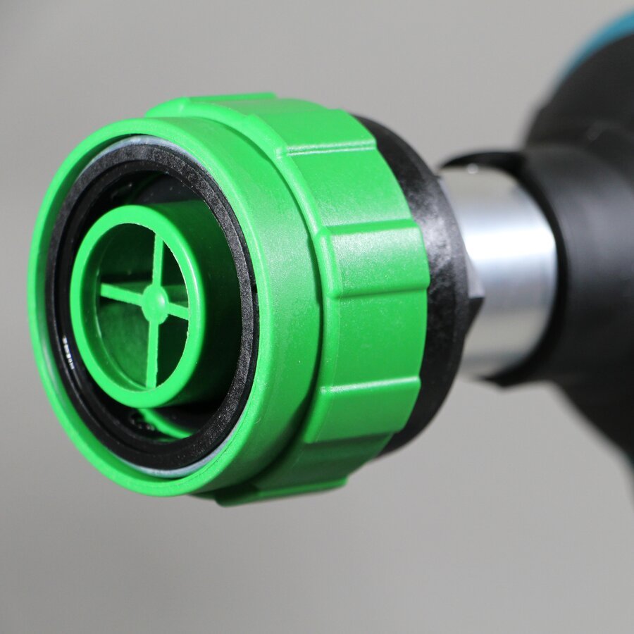 Über den Kunststoff-Adapter verbinden Sie den Luftschlauch sicher und schnell mit dem Stausack-Ventil Über den Kunststoff-Adapter verbinden Sie den Luftschlauch sicher und schnell mit dem Stausack-Ventil