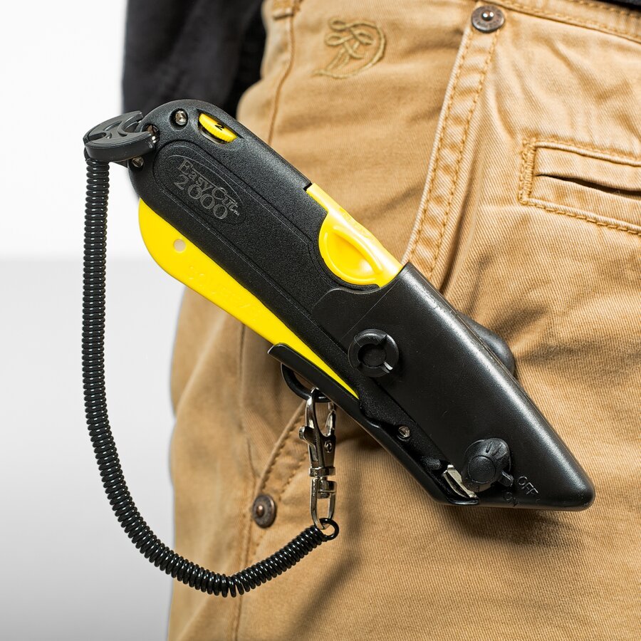 Dank dem praktischen Clip lsst sich das Messer komfortabel am Grtel oder an der Kleidung befestigen
