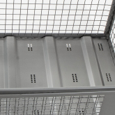 Gitterbox mit Sickenblechboden verschlie�bar mit Deckel